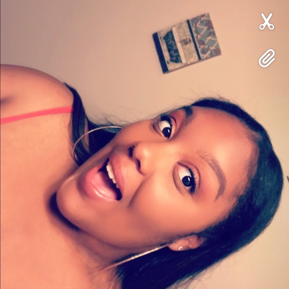 Meet your Posher, Maya